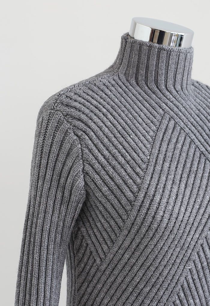 Haut en tricot ajusté à manches longues et col montant en gris