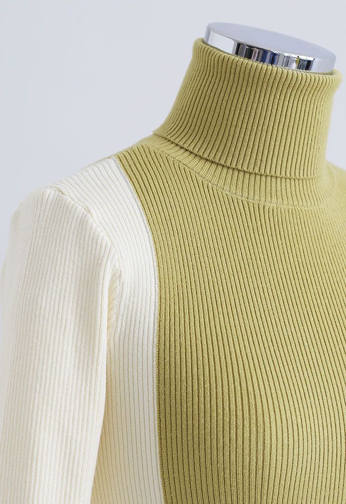 Haut en tricot ajusté à col roulé bicolore en moutarde