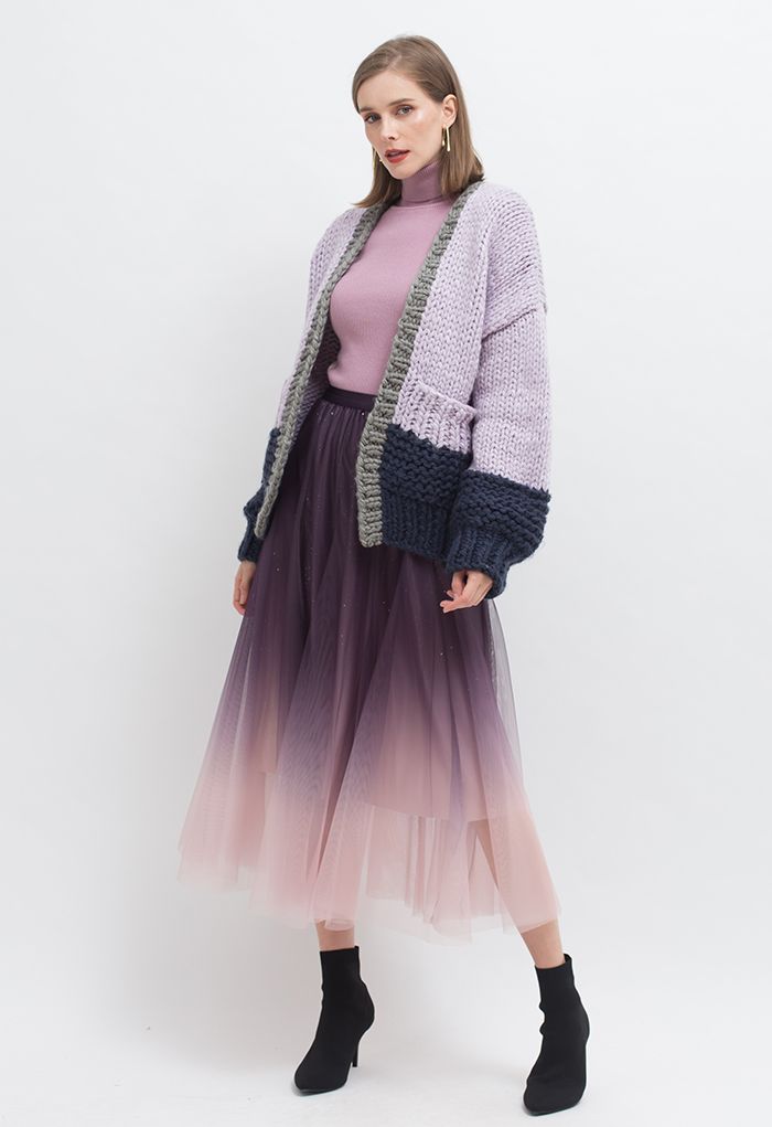 Cardigan épais tricoté à la main avec blocs de couleurs en violet
