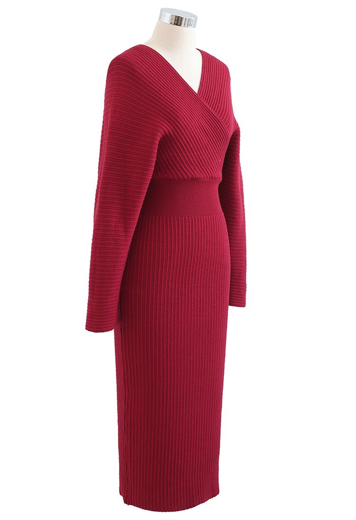 Robe mi-longue en tricot moulante enveloppée à manches longues en rouge