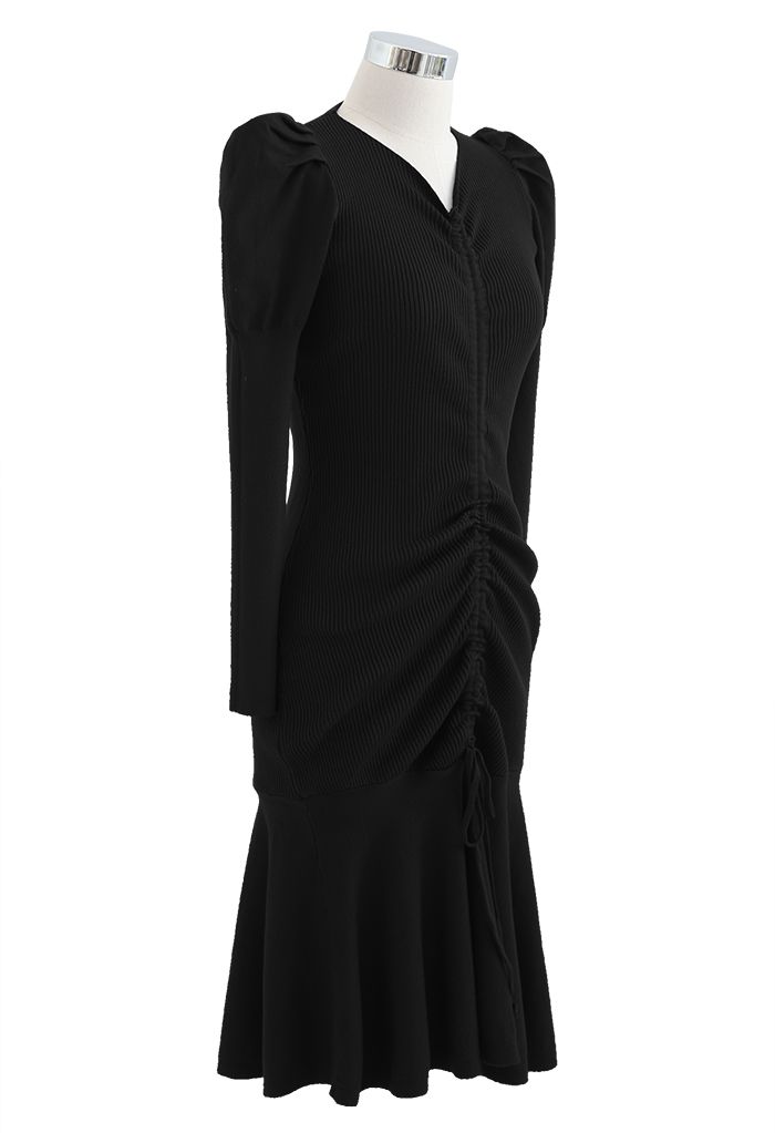 Robe mi-longue en tricot avec ourlet à volants et cordon de serrage en noir