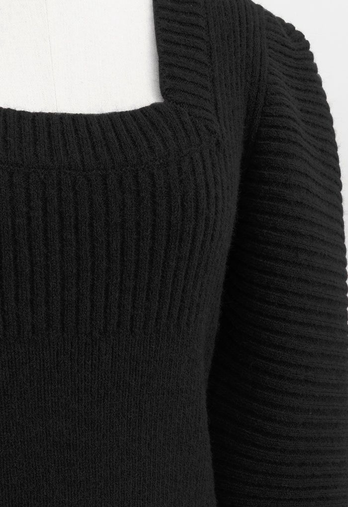 Haut court en tricot à manches bouffantes et encolure carrée en noir