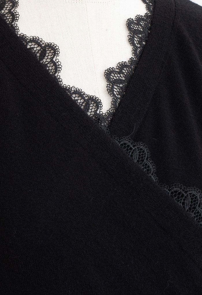 Haut en tricot cache-cœur à bords lacés en noir