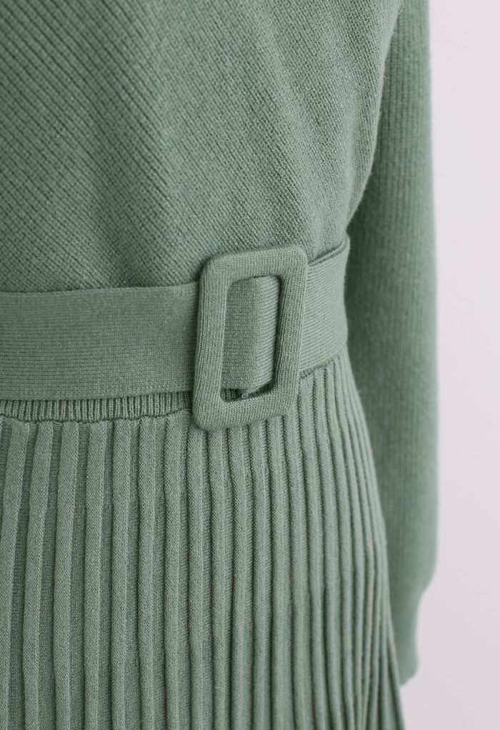Robe mi-longue portefeuille en tricot côtelé avec ceinture en vert