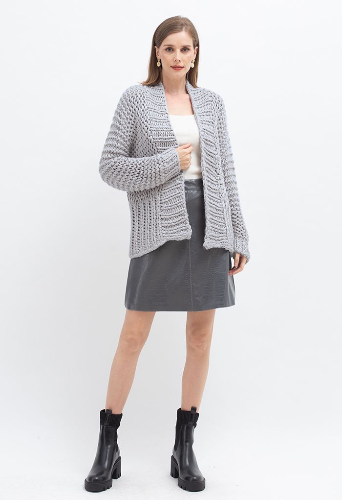 Cardigan épais tricoté à la main de couleur unie en gris