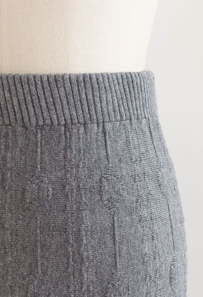 Jupe trapèze en tricot avec chaîne en relief en gris