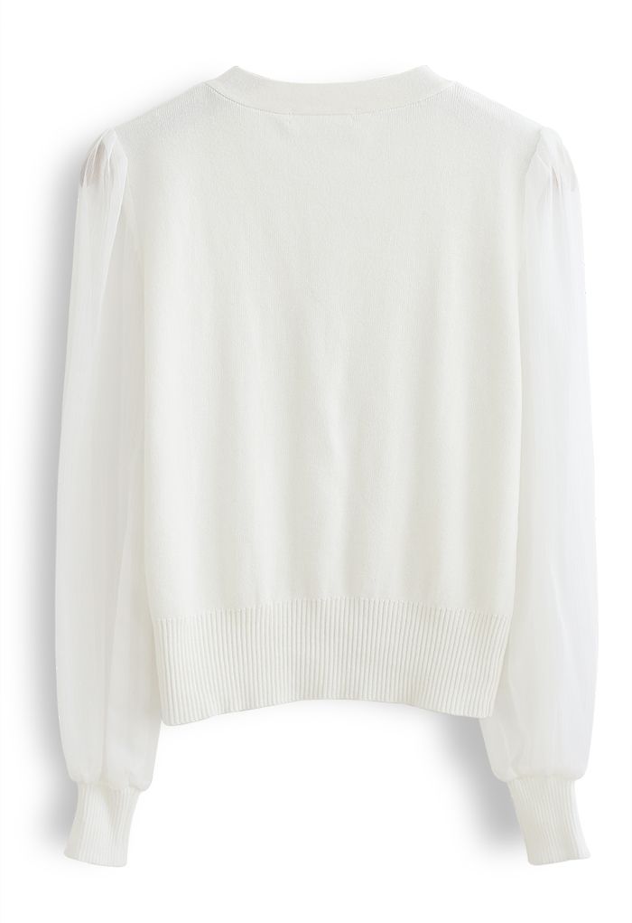 Haut en tricot boutonné à col en V et manches transparentes en blanc