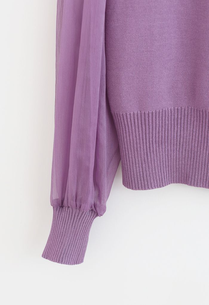 Haut en tricot boutonné à col en V et manches transparentes en lilas