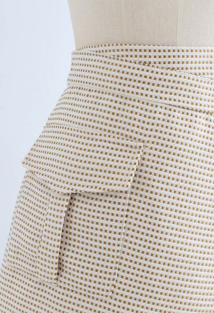 Jupe boutonnée en tweed à rabat avec poche plaquée en doré