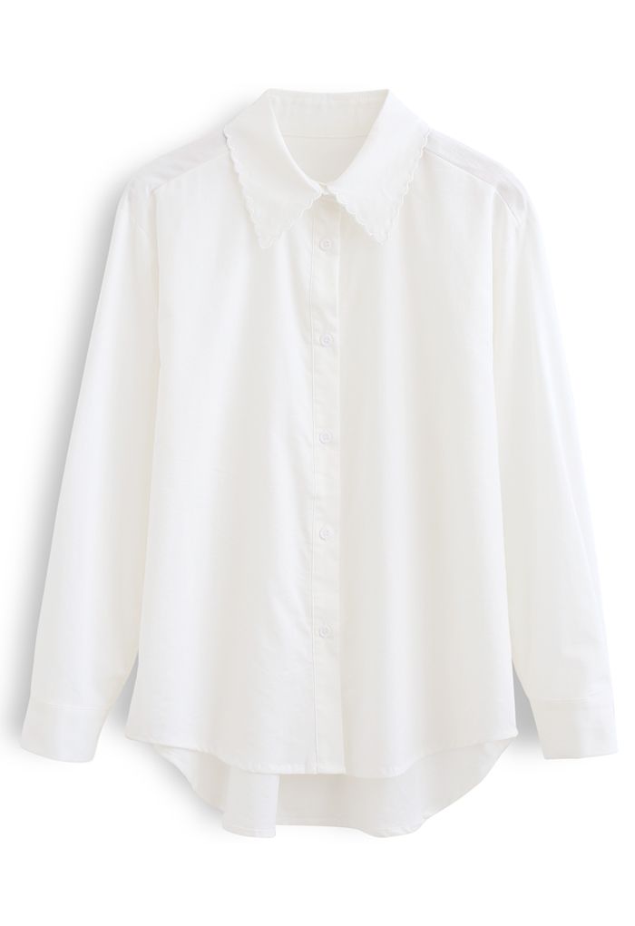 Chemise Hi-Lo boutonnée à col brodé en blanc