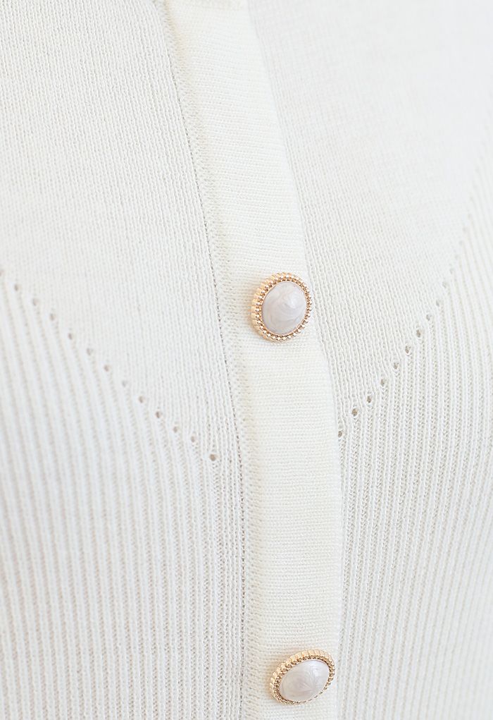 Haut boutonné en tricot côtelé à manches bouffantes en crème