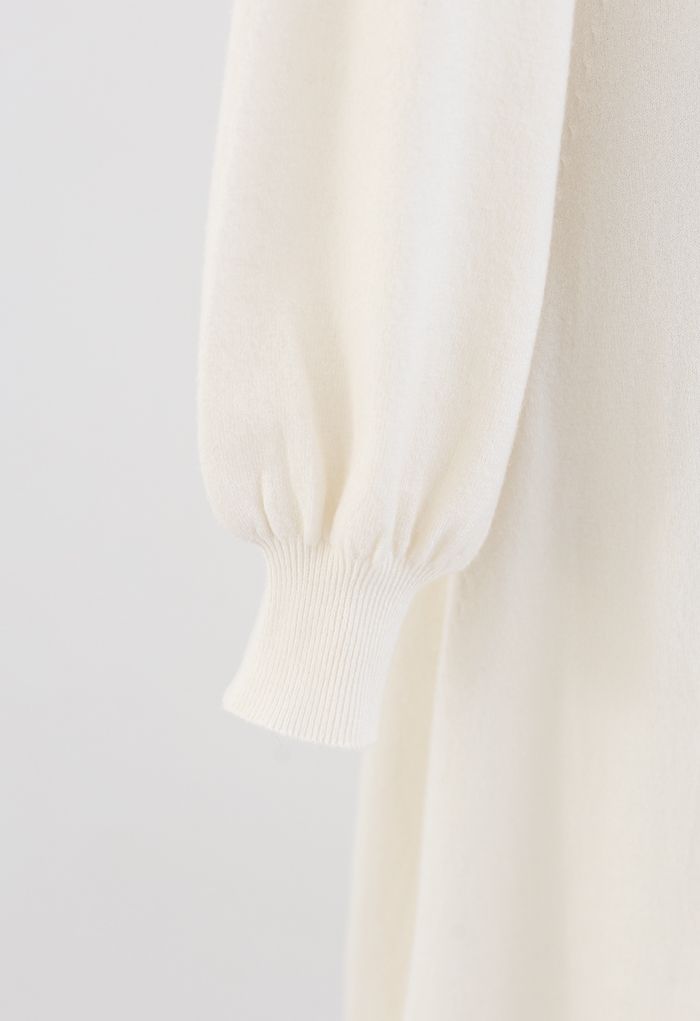 Robe en maille douce froncée boutonnée sur le devant en crème