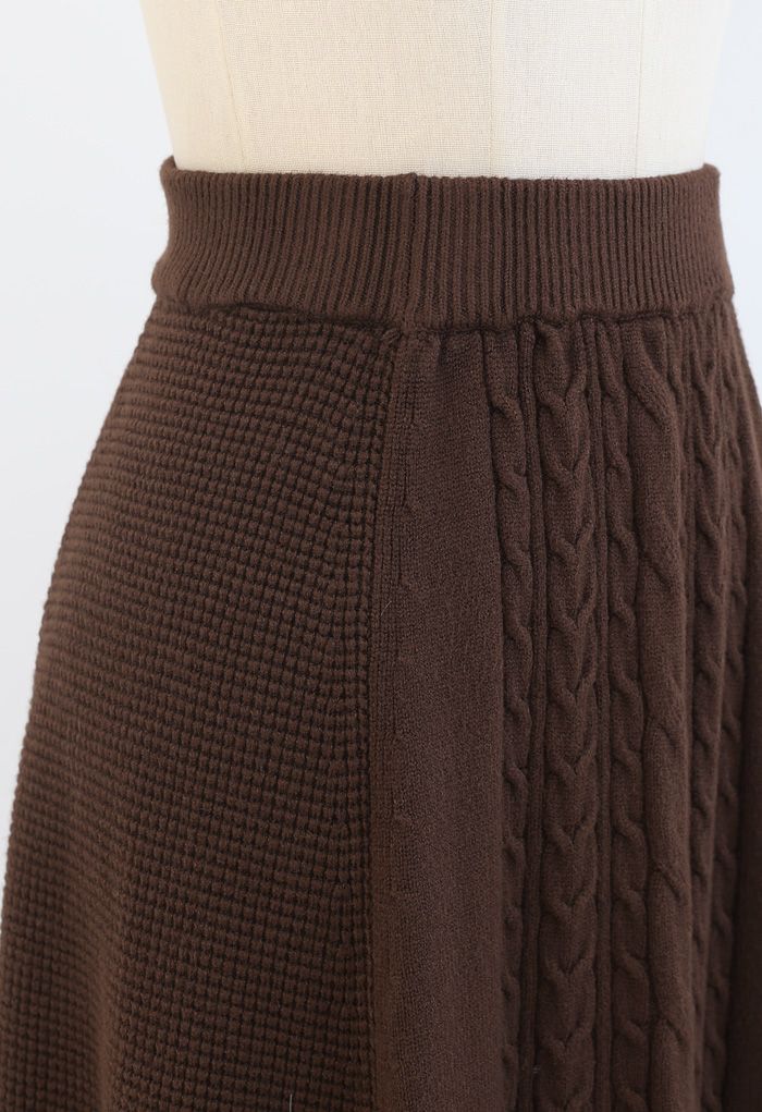 Jupe mi-longue trapèze en tricot doux à texture tressée en marron