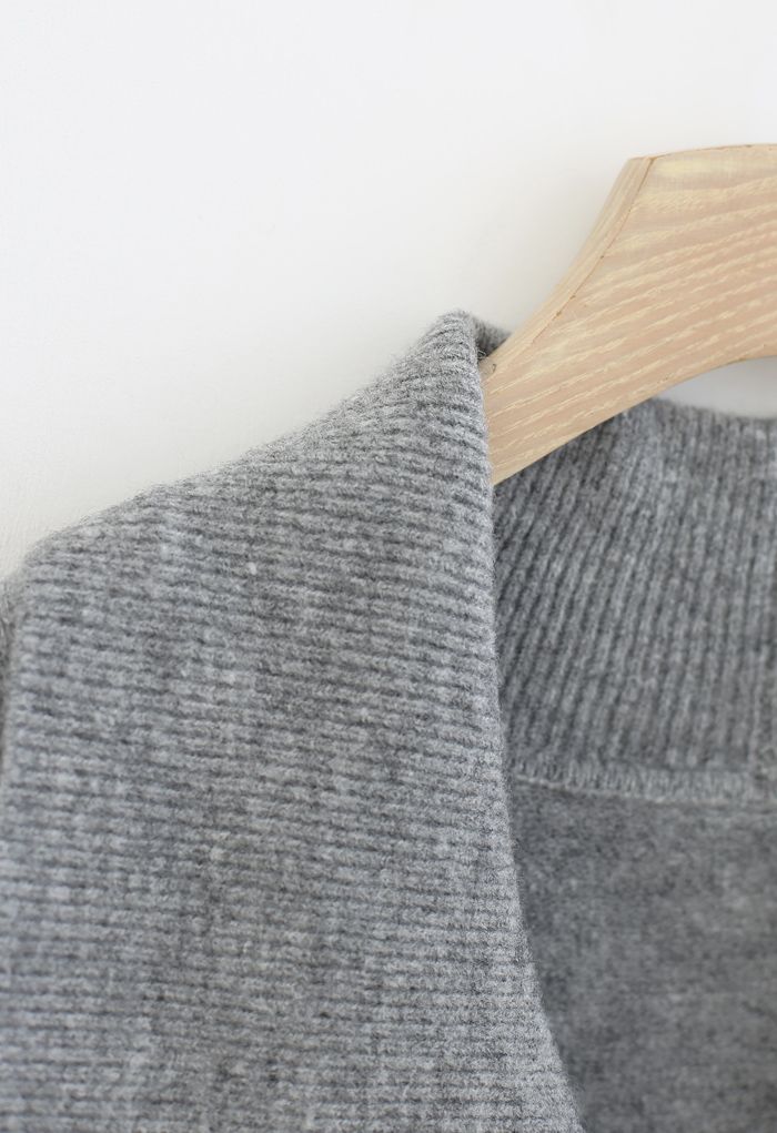Pull en tricot à épaules dénudées et col en gris