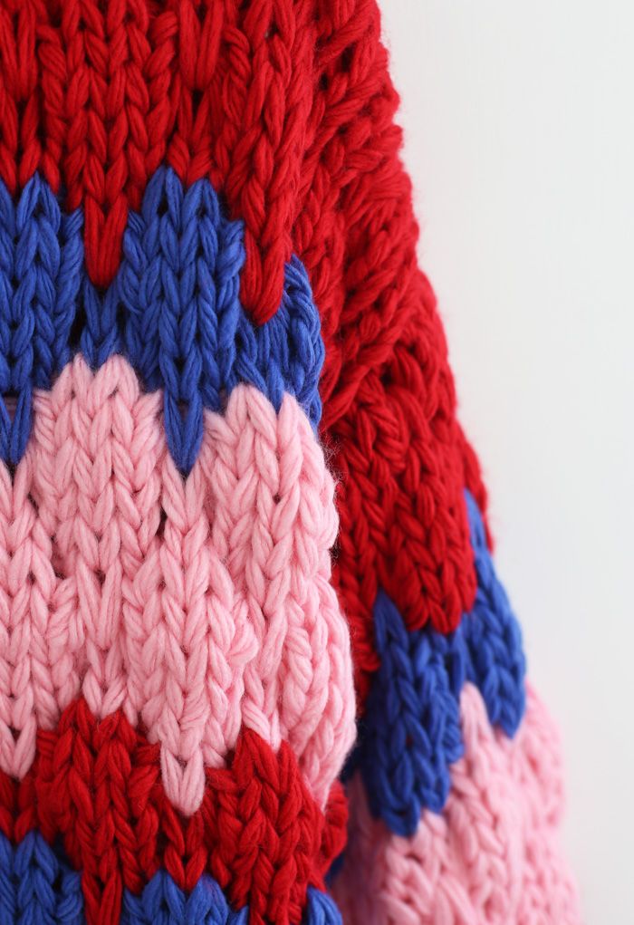 Pull épais tricoté à la main à col haut et blocs de couleurs en rouge