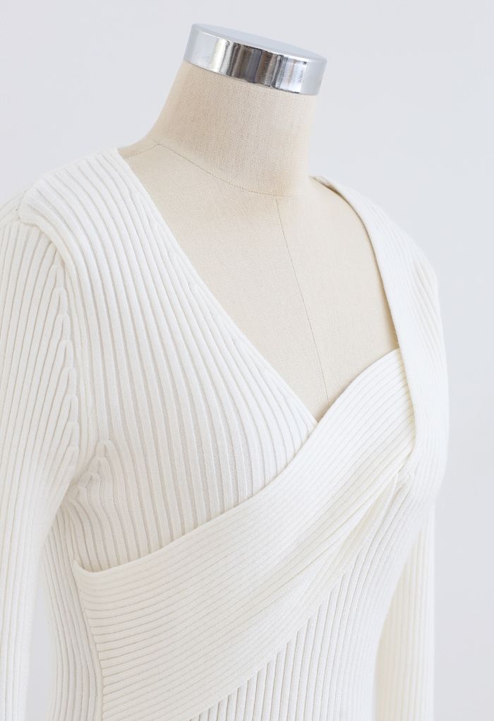 Haut en tricot ajusté à col en V en blanc