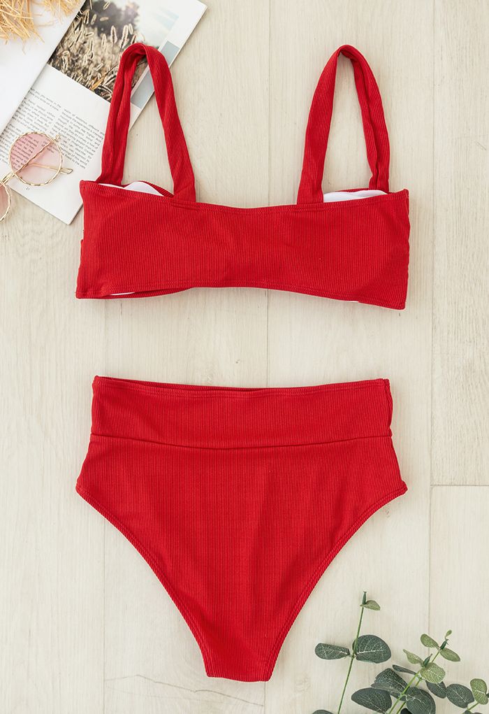 Ensemble de bikini côtelé à nœud torsadé sur le devant en rouge