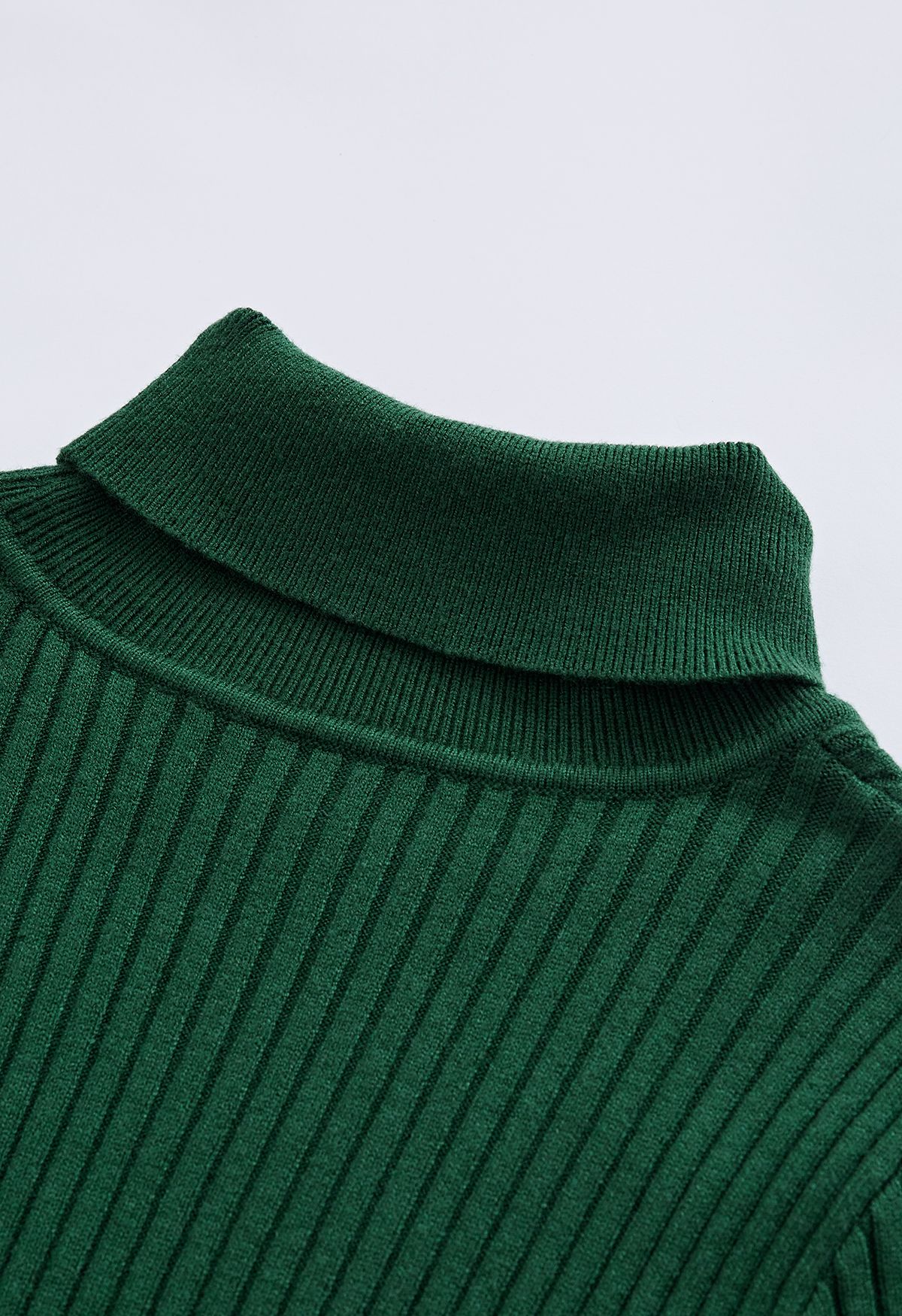 Robe mi-longue en tricot à col roulé et rayures en vert foncé
