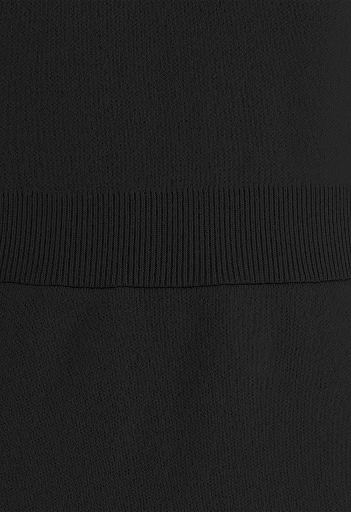 Robe mi-longue en tricot à col montant et ourlet croisé en noir