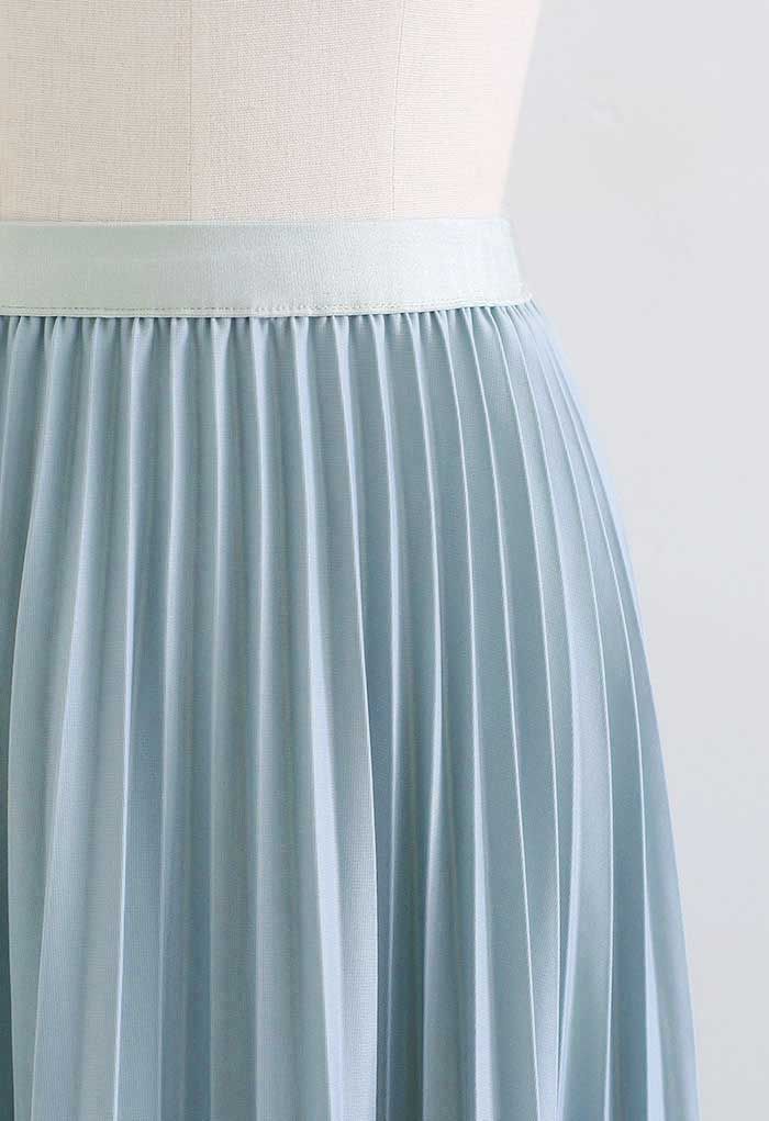 Jupe mi-longue plissée Simplicity en bleu clair