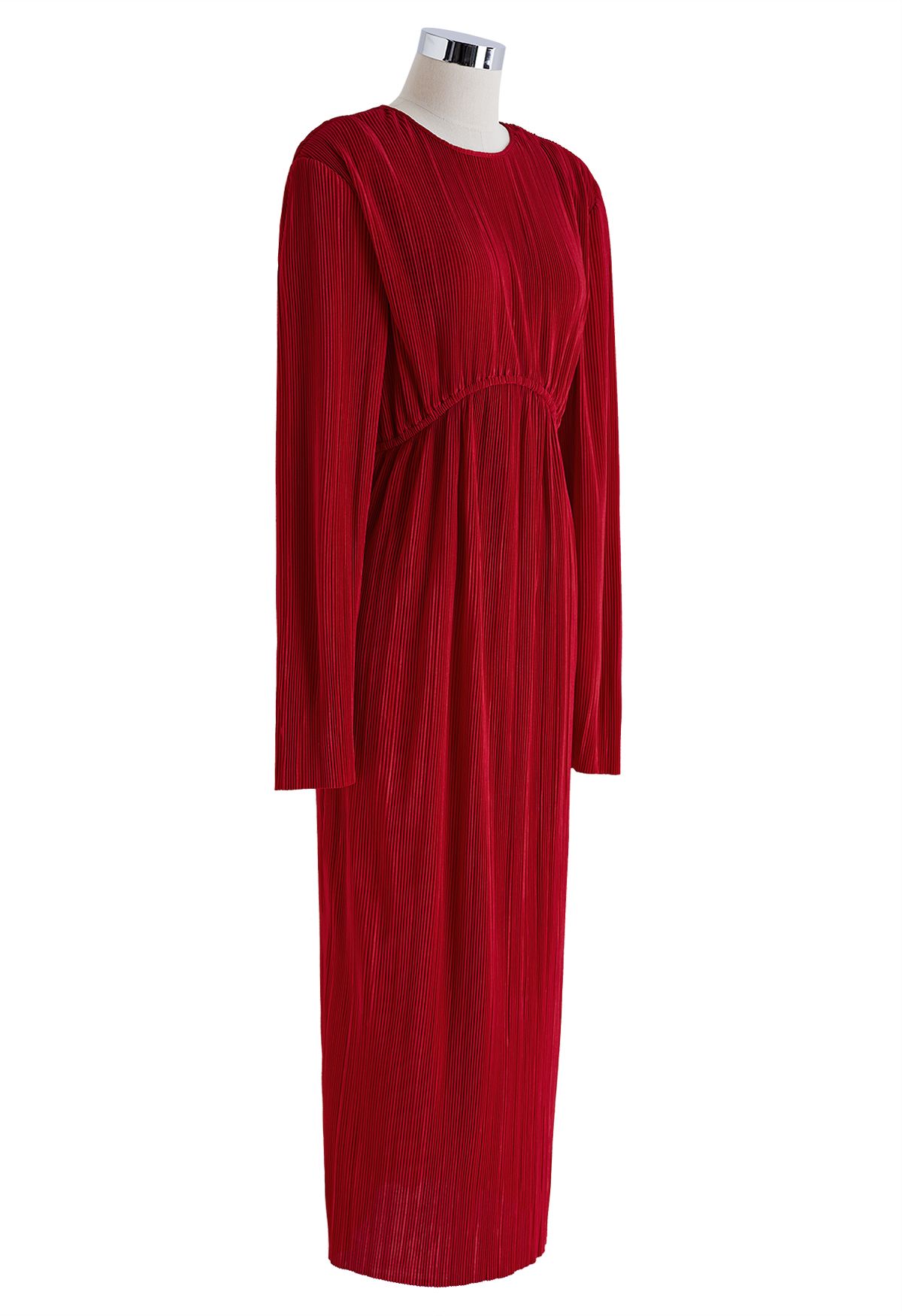 Robe mi-longue plissée à épaules dénudées et dos ouvert en rouge