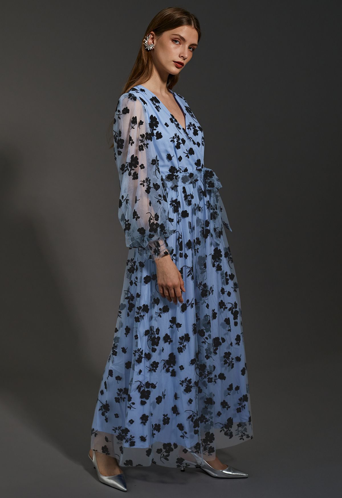 3D Posy Mesh Wrap Maxi Dress en Bleu