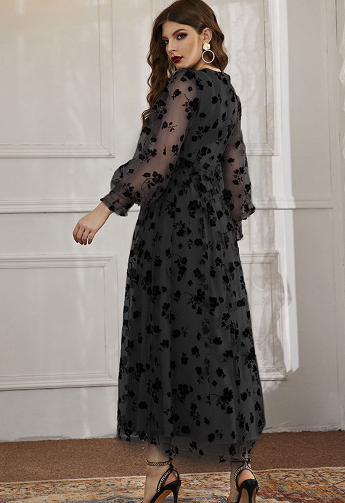 3D Posy Mesh Wrap Maxi Dress en Noir