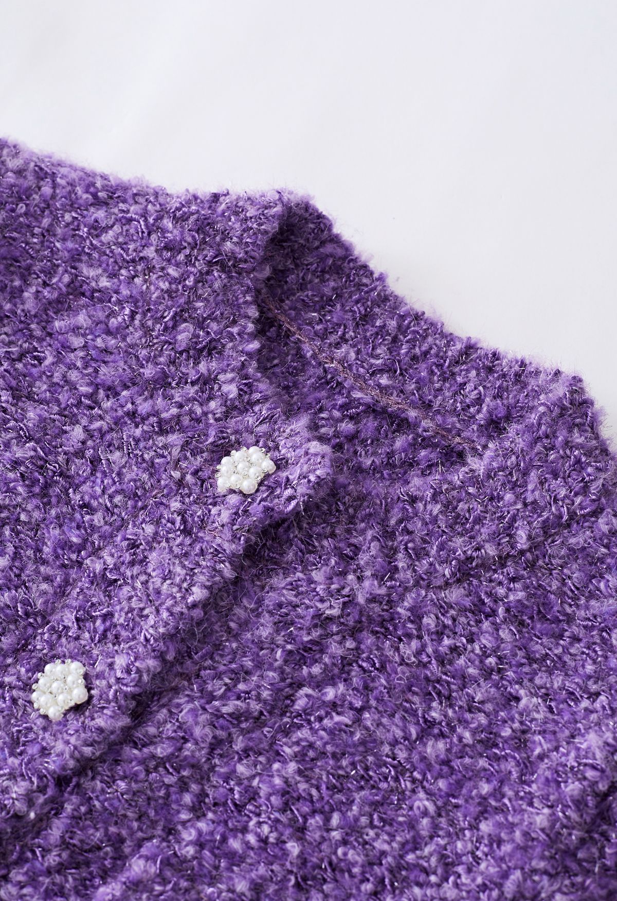 Cardigan court flou scintillant à boutons nacrés en violet