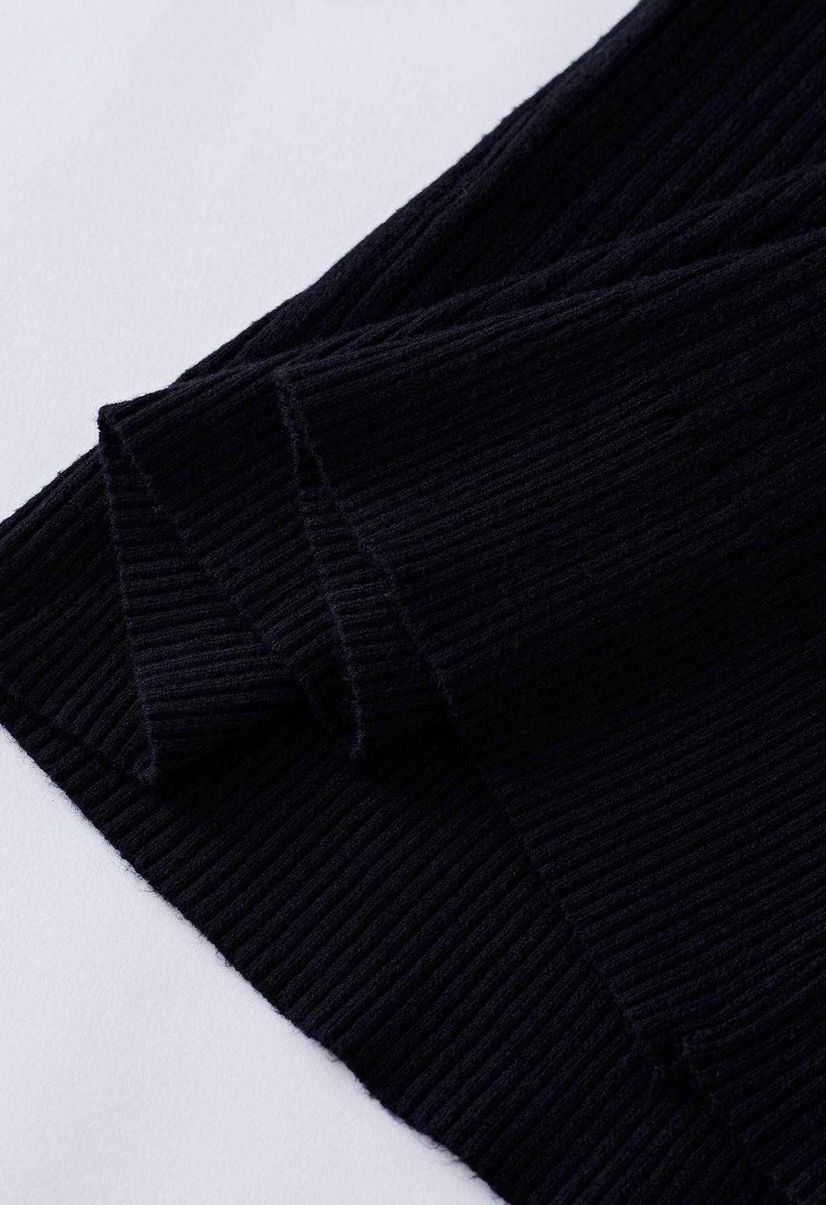 Haut sans manches en tricot doux à col roulé en noir