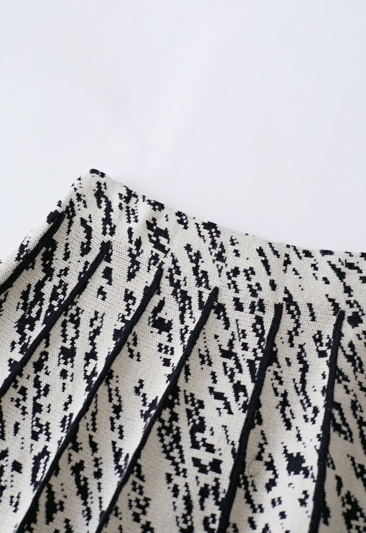 Jupe plissée trapèze à ourlet contrasté en noir