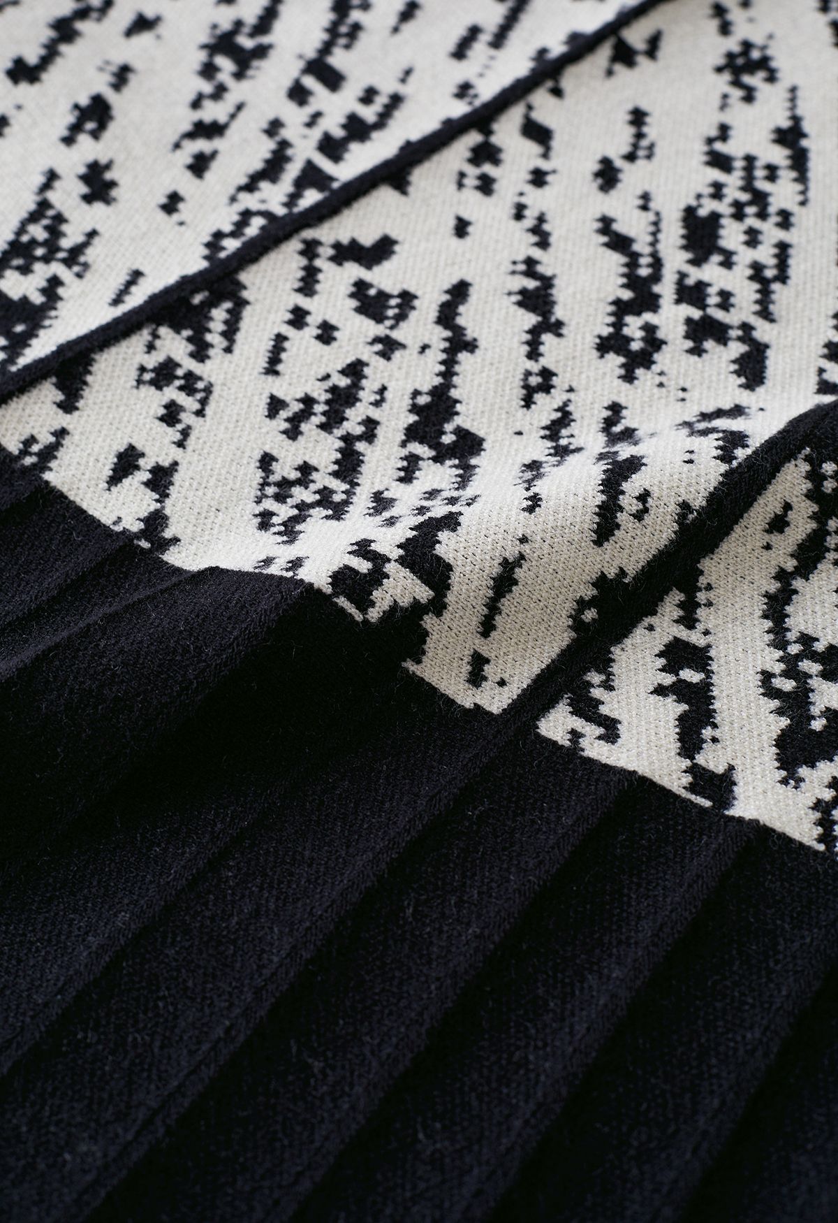 Jupe plissée trapèze à ourlet contrasté en noir