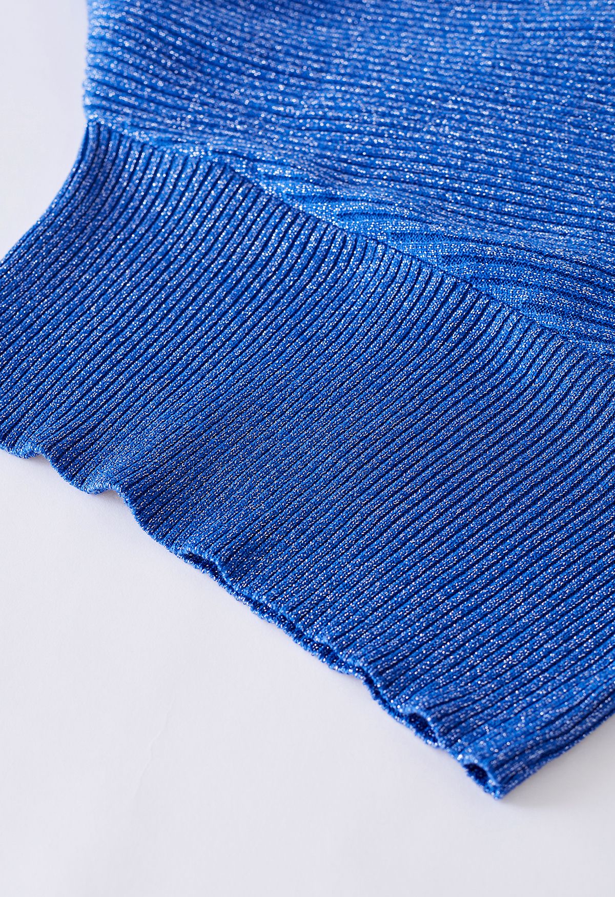 Ensemble en maille cache-coeur côtelé scintillant et jupe plissée en bleu