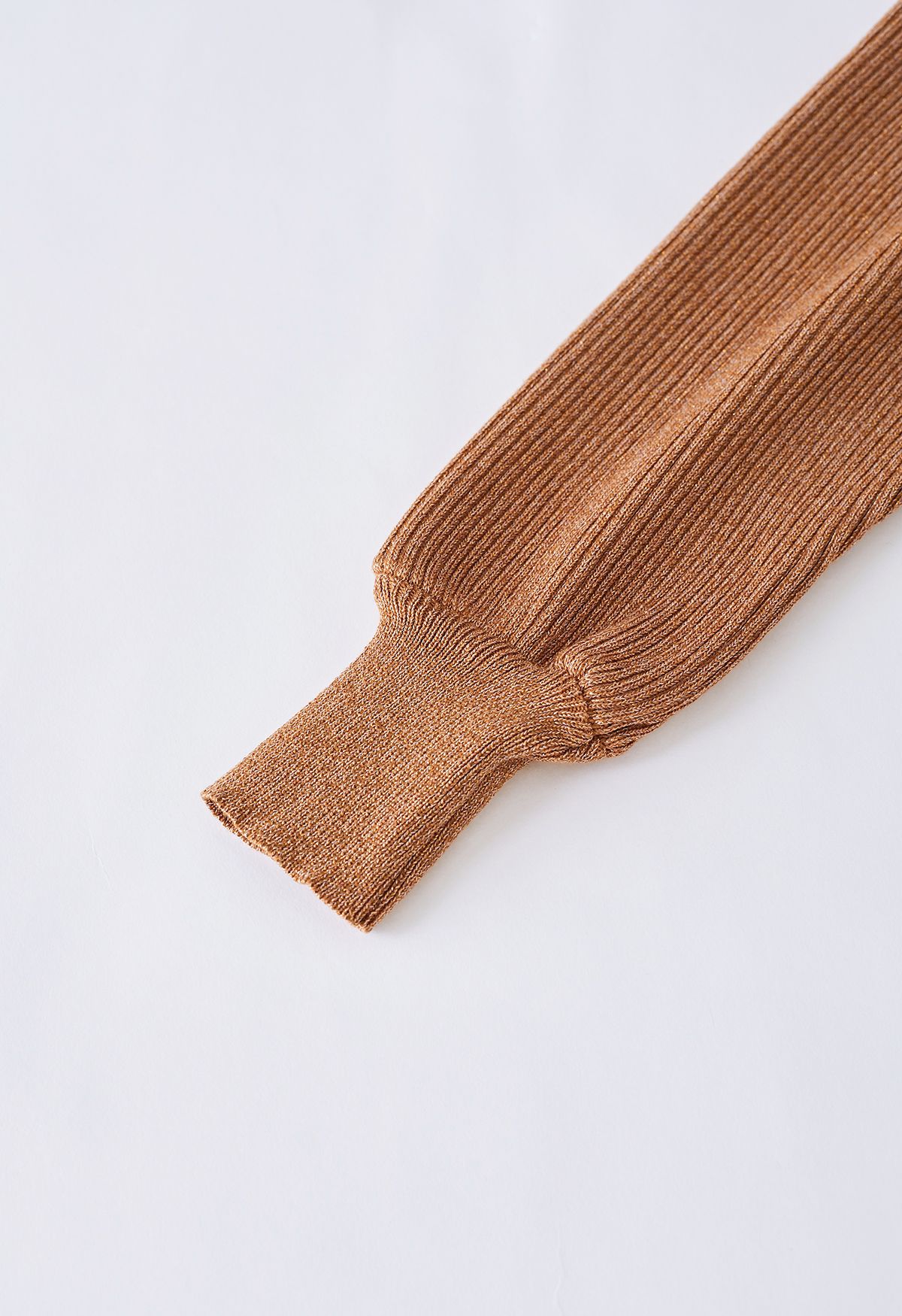 Ensemble cache-coeur côtelé scintillant et jupe plissée en tricot en caramel