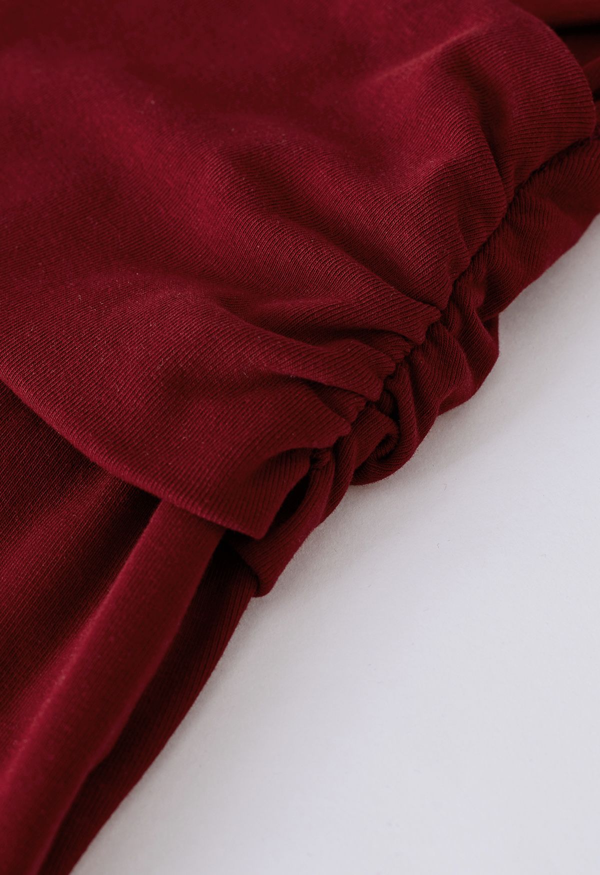 Haut en coton croisé à épaules dénudées en rouge