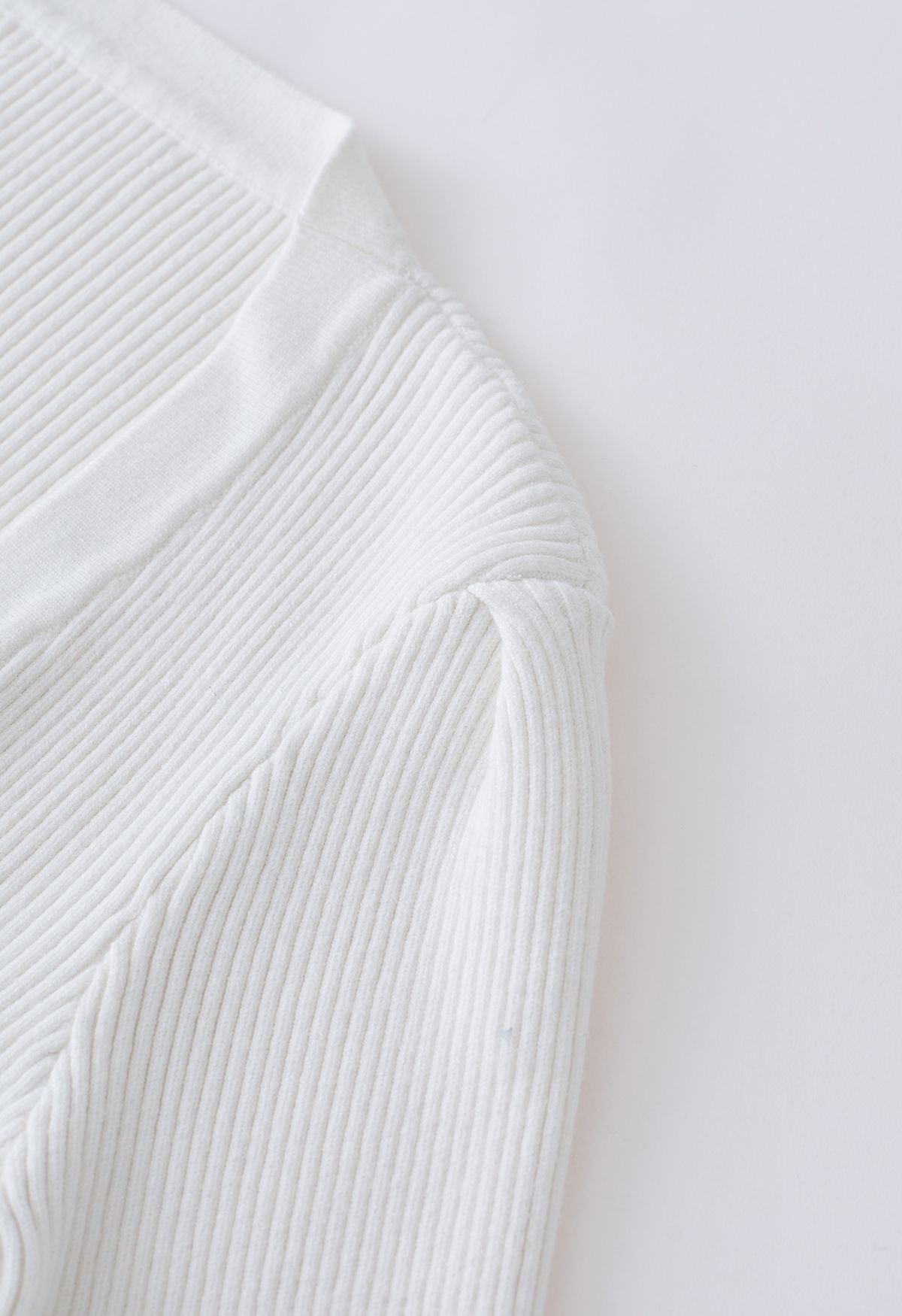 Haut en tricot à col carré et boutons en forme de cœur en blanc
