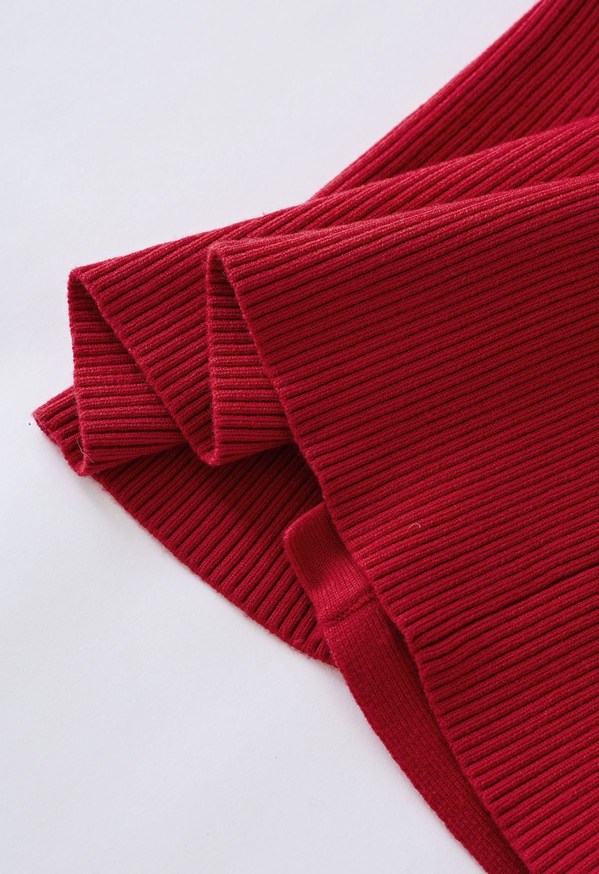 Haut en tricot à col carré et boutons en forme de cœur en rouge