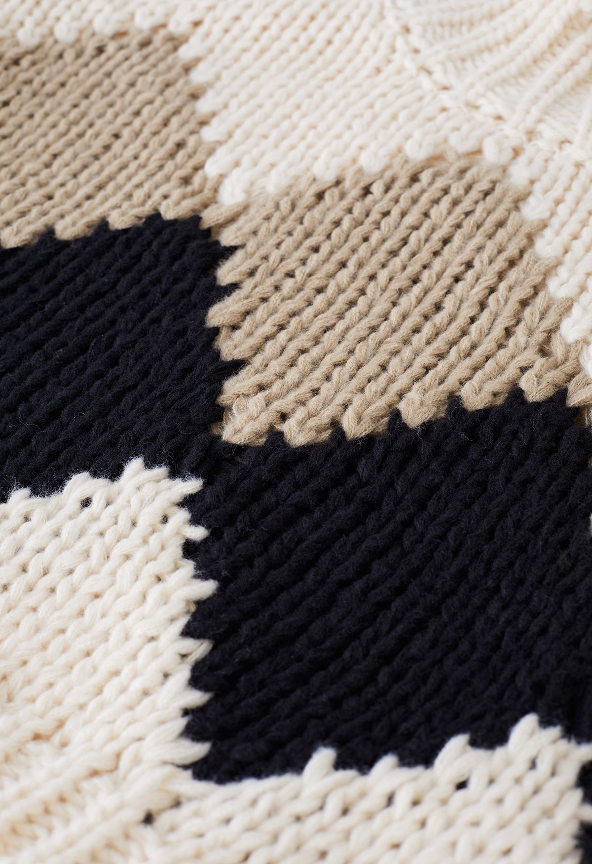 Pull épais tricoté à la main avec losanges colorés