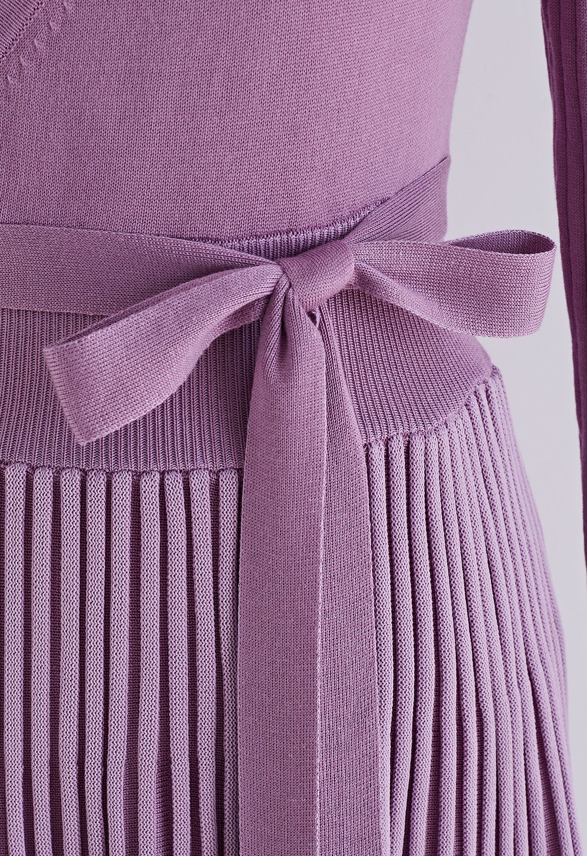 Embrassez une robe tricotée souple en lilas