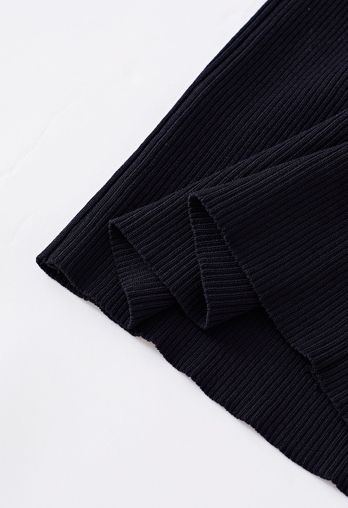 Haut en tricot boutonné à manches pointillées épissé en noir