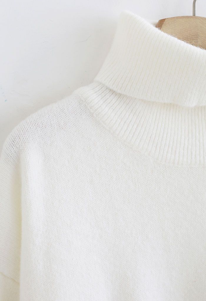 Pull à col roulé en tricot doux et soigné en blanc