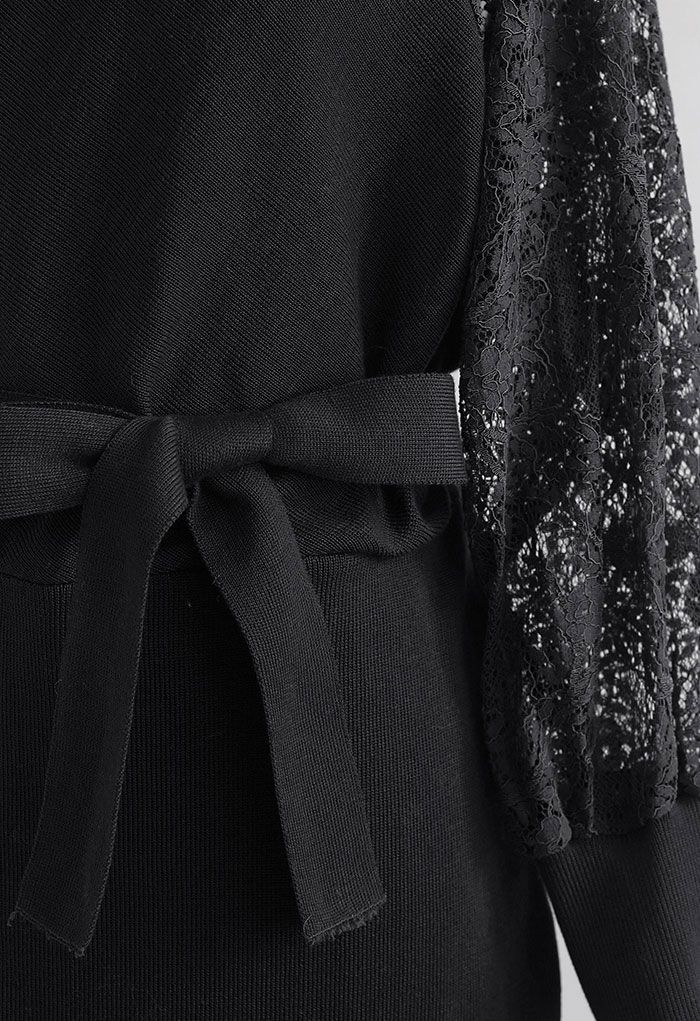Robe en maille enveloppée à manches en dentelle en noir