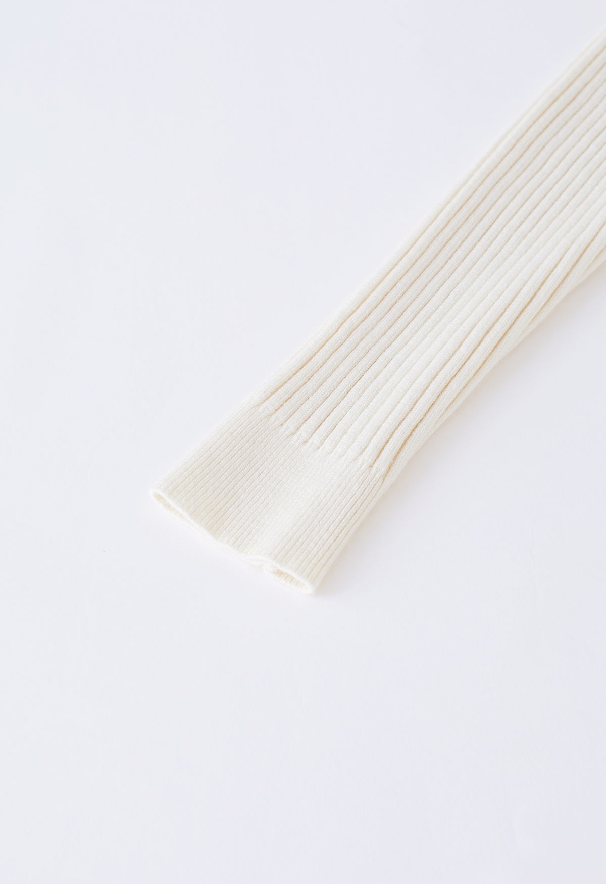 Robe mi-longue texturée à volants côtelés en crème