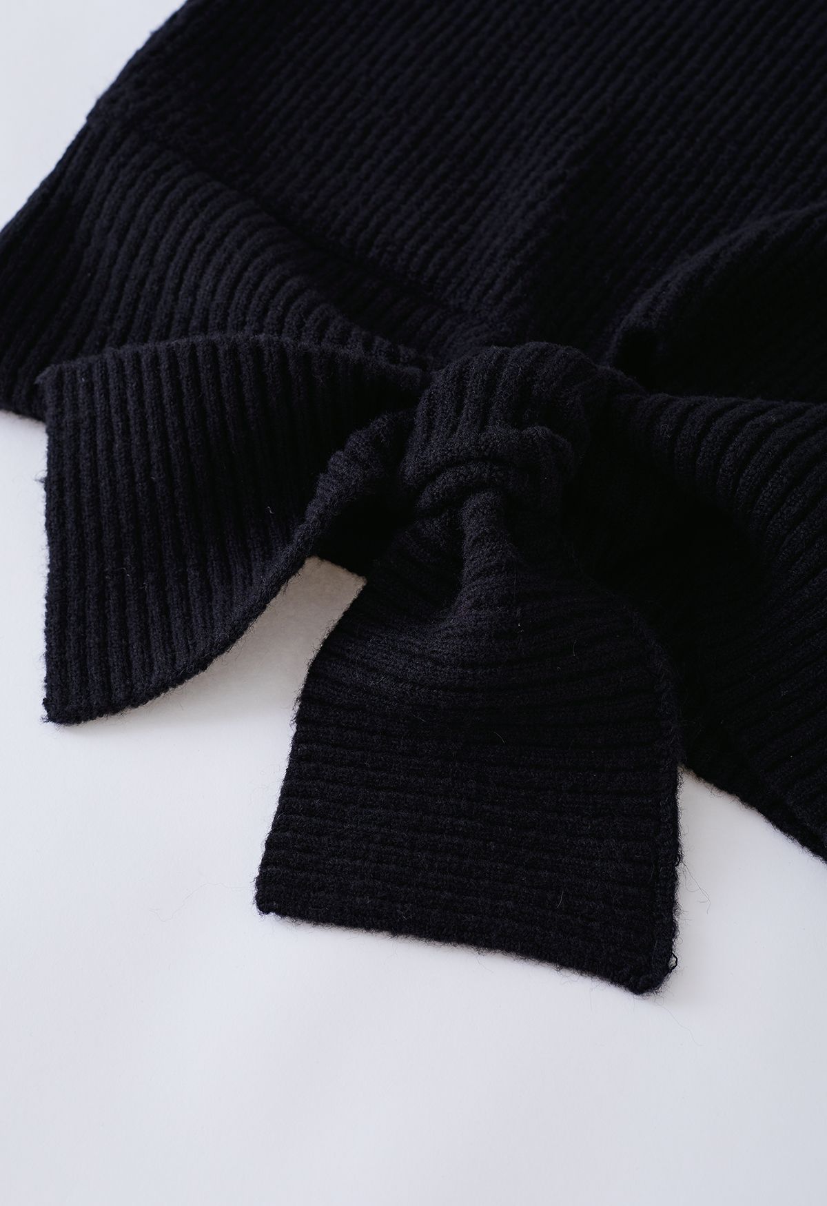 Pull en tricot à col rond et nœud à nouer en noir