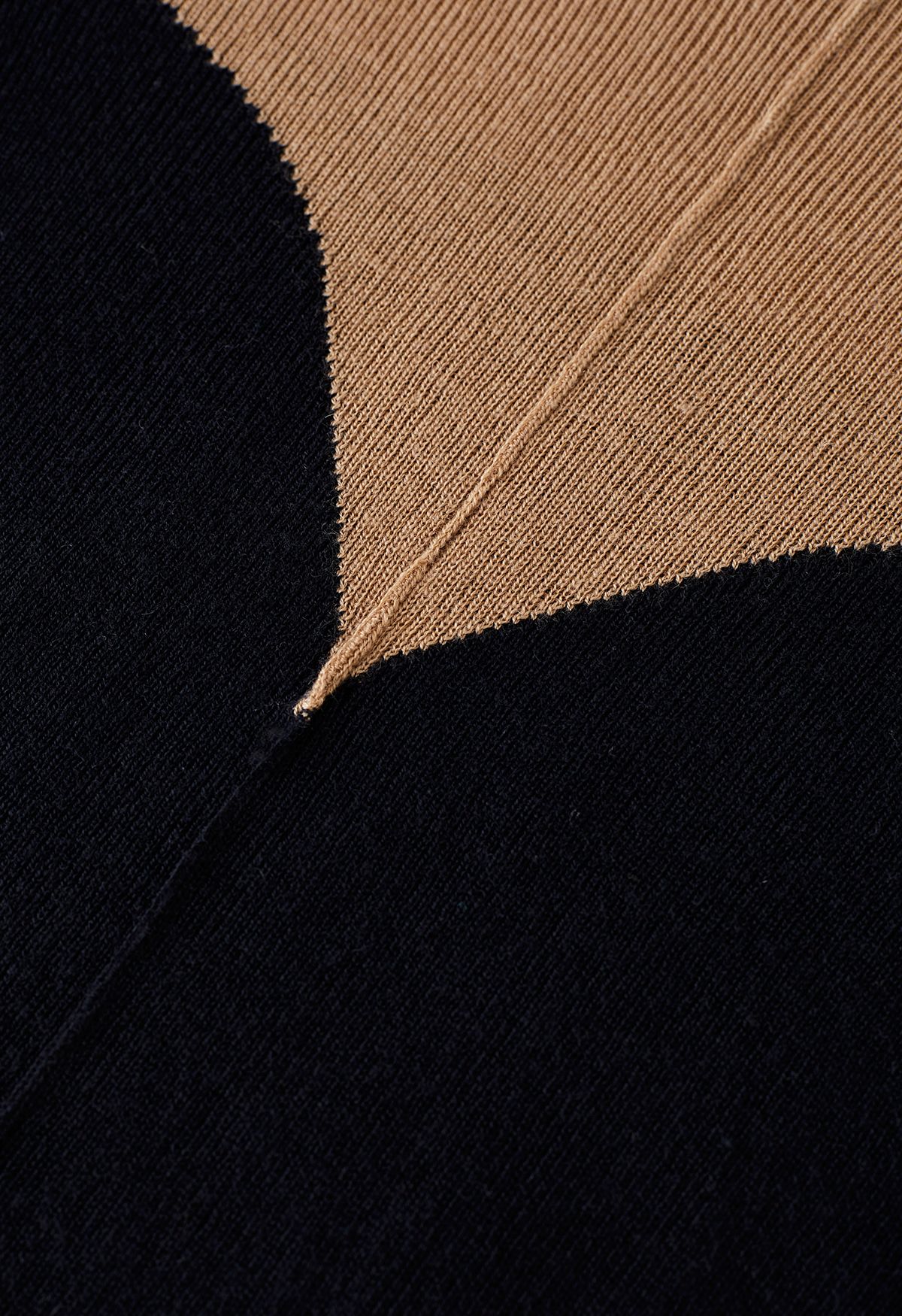 Haut en tricot ajusté bicolore à col roulé en noir