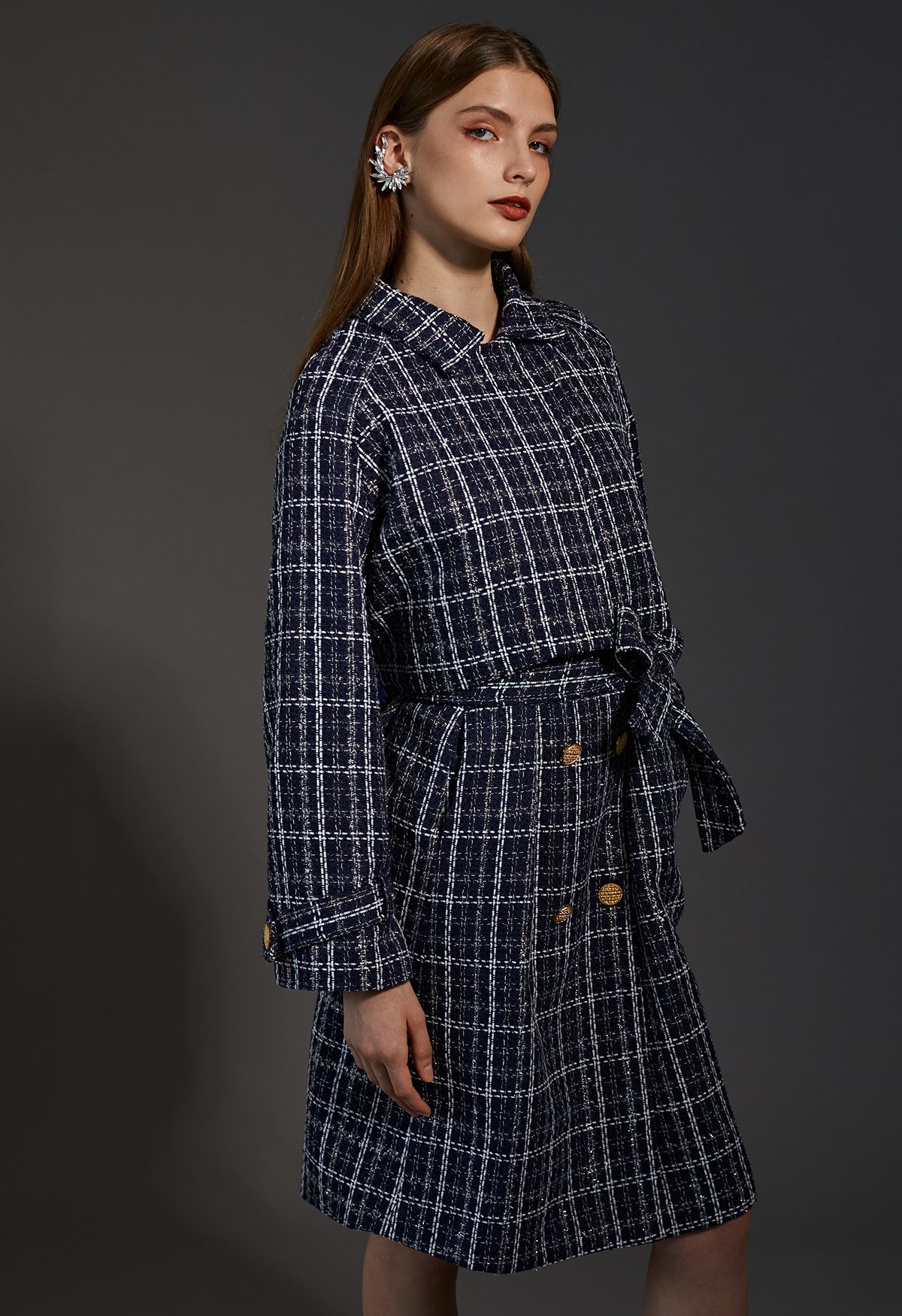 Ensemble veste courte en tweed quadrillé et robe sans manches à ceinture