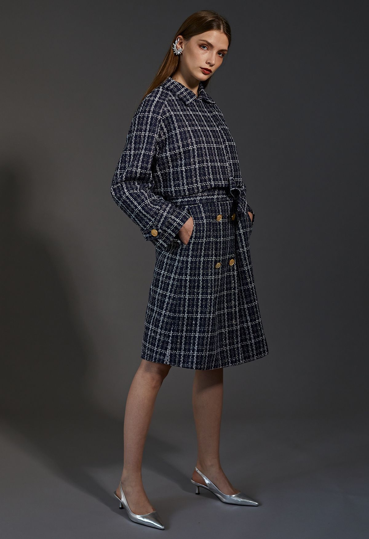 Ensemble veste courte en tweed quadrillé et robe sans manches à ceinture