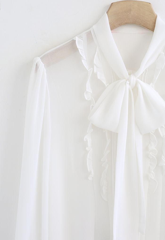 Chemise en mousseline semi-transparente à nouer avec nœud papillon en blanc