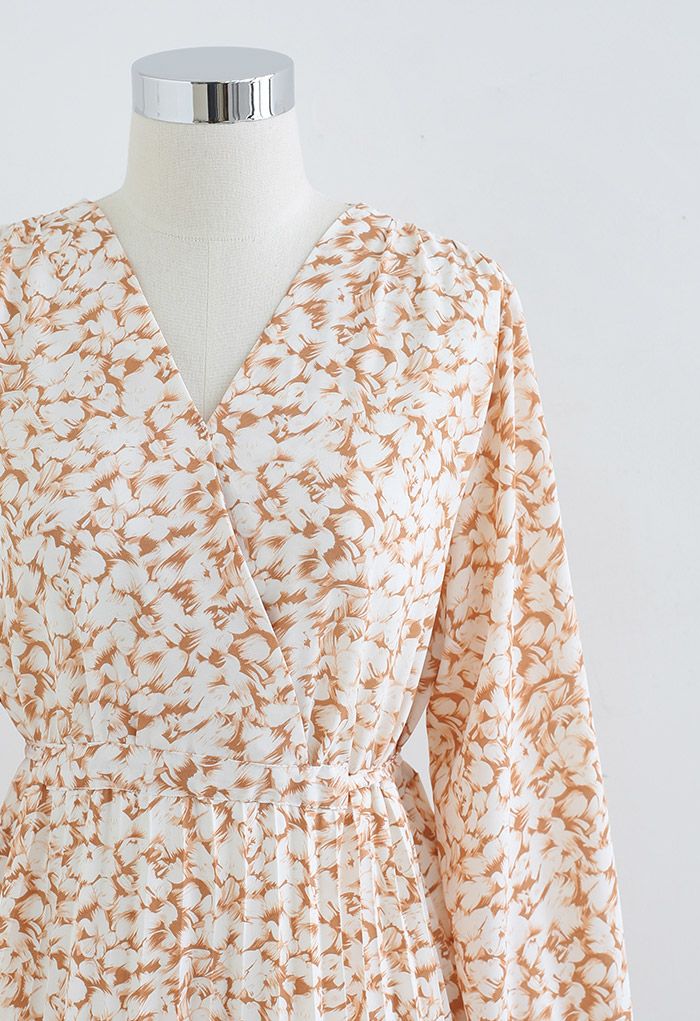 Robe mi-longue plissée à imprimé floral et col en V en orange
