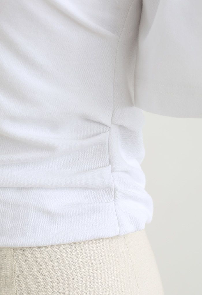 Haut court en coton à manches courtes et épaules dénudées en blanc