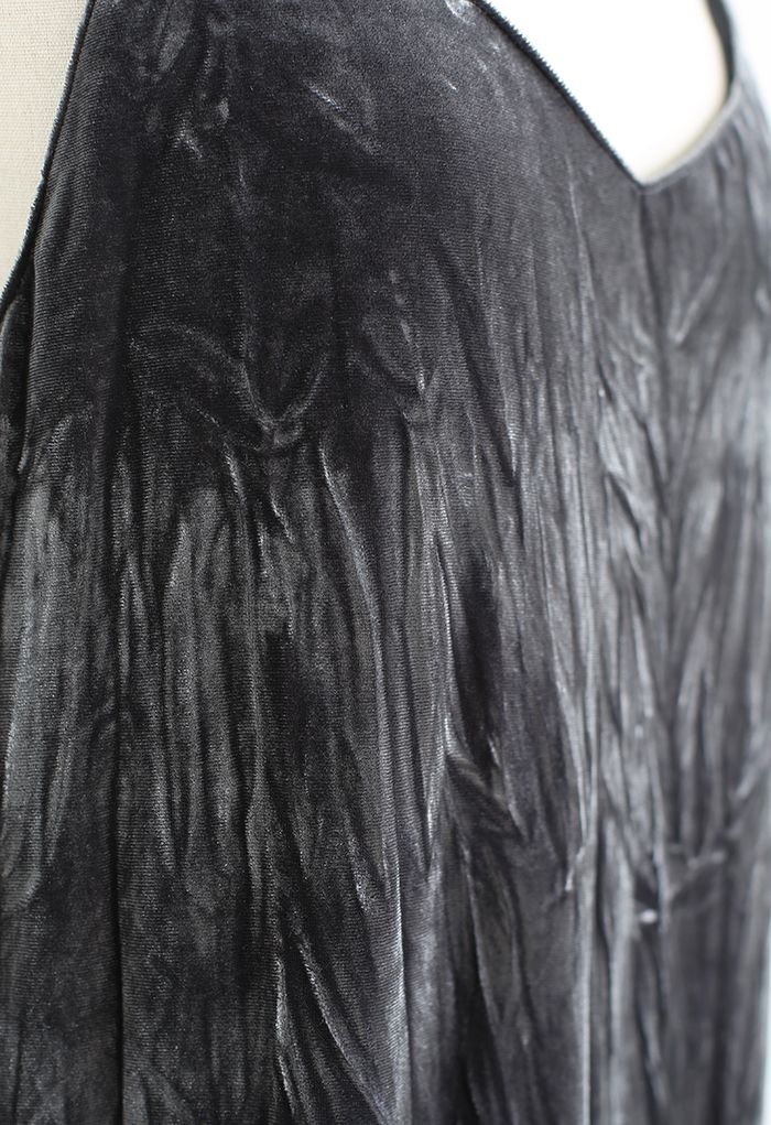 Robe caraco en velours plissé subtile en fumée